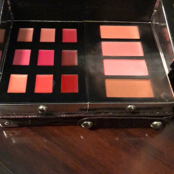 Lorac makeup kit gently used - Picture 3 of 4